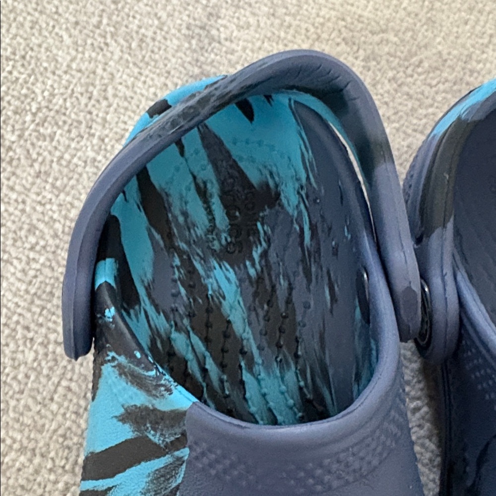 CROCS Kids Blue and Black marble size 9 - Picture 11 of 12
